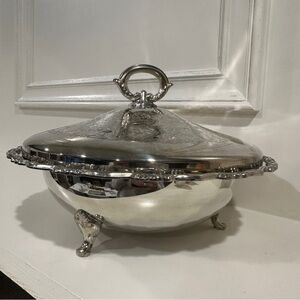 Oneida Georgian Scroll Silverplate Covered Serving Dish w/ Pyrex Insert